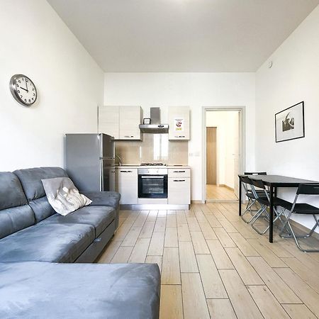 Along The Canal Smart Flat Naviglio - 4 People Corsico Extérieur photo